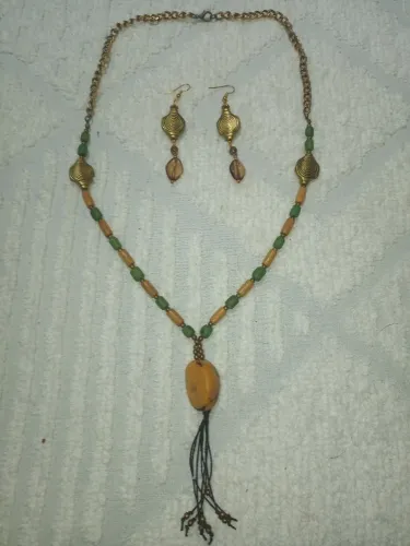 Lindo e Elegante Conjunto de Colar e Brincos; Acompanha Caixinha do Conjunto