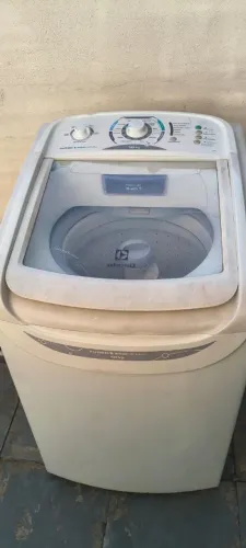 Máquina de lavar roupa Electrolux Turbo Economia, capacidade de 10 kg