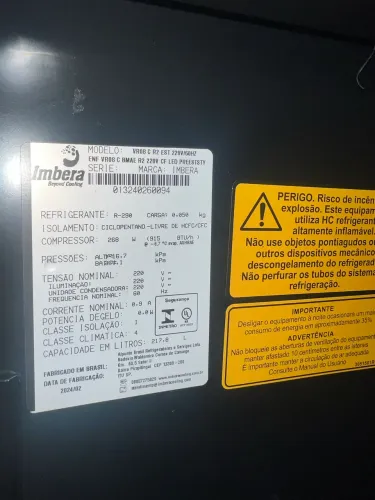 Expositor e Refrigerador Vertical VRS16 Imbera - All Black Inverter L Porta de Vidro