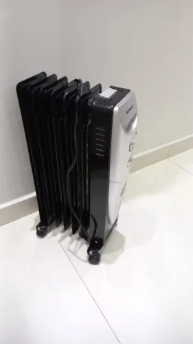 Vende-se Aquecedor de Ar a Óleo A6 Mondial 1500W  - Preto/Prata - 220V