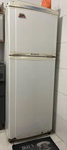 Geladeira usada funcionando normal, apenas com barulho e avarias