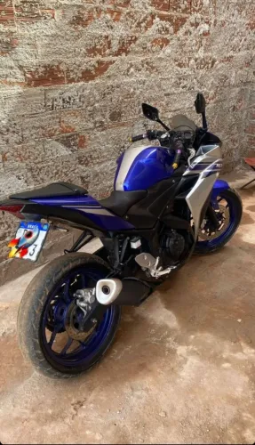 Yamaha R3,linda e muito conservada,na cor azul e prata