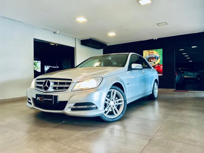 Mercedes-Benz C-180 CGI Classic 1.8 16V 156cv Aut. 2012