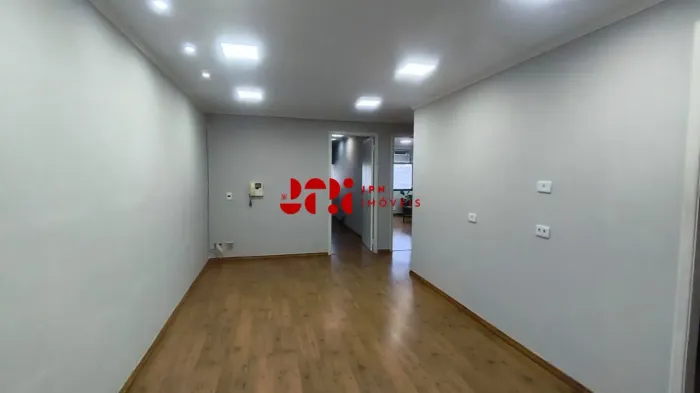 Sala comercial na Berrini - 98m², 02 banheiros, 03 vagas, semi mobiliada