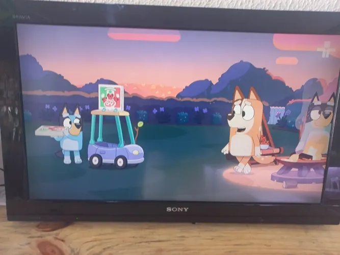 TV 32 normal ótima pra HDMI com cabo com controle remoto