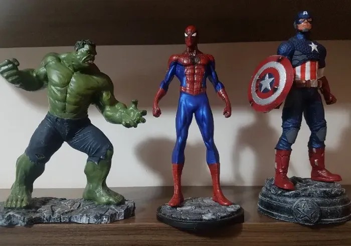 3 Estátuas Marvel (hulk, Capitão América, Homem Aranha) Action Figures