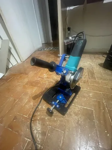 Esmerilhadeira com suporte 