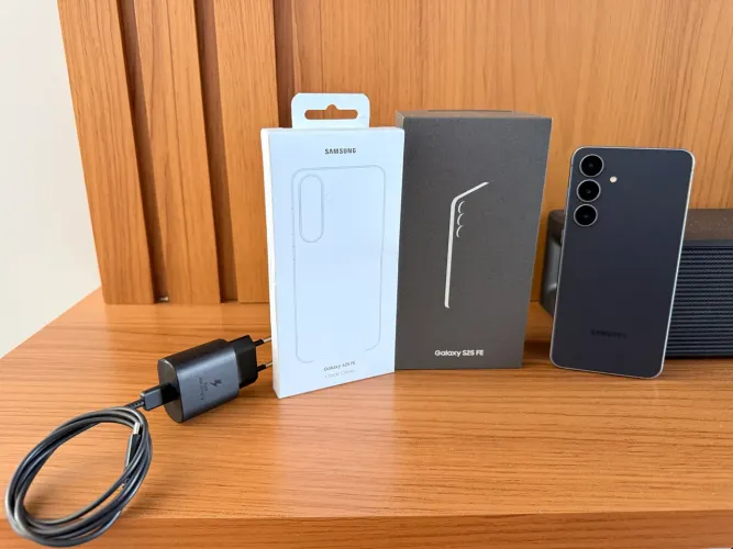 Samsung S25 FE 256 GB tela 120Hz