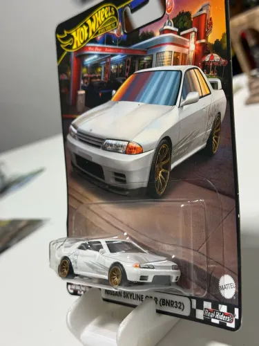 Hot Wheels Premium Boulevard #99 Nissan Skyline Godzilla GT-R (BNR32)