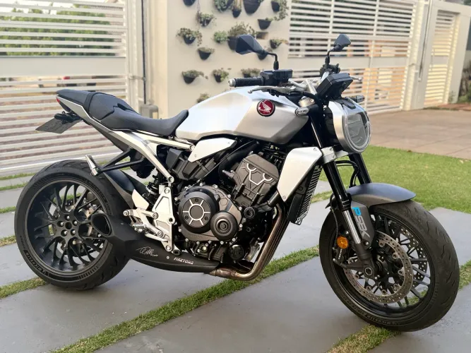 Honda cb1000 r café race ano 2022 apenas 5800km