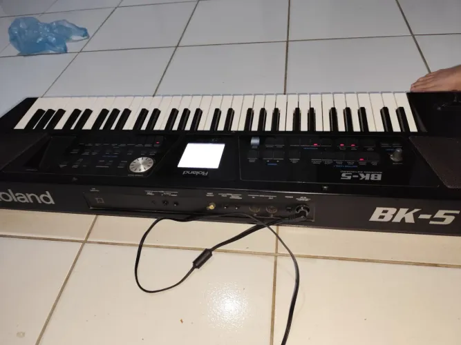 Teclado semi novo