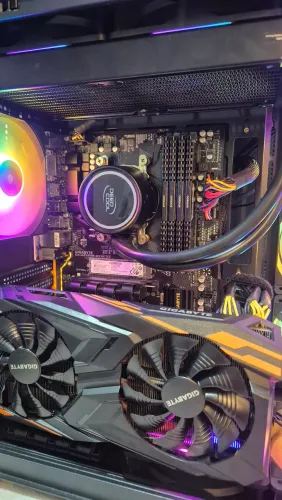 PC gamer Ryzen 16GB e Radeon + monitor