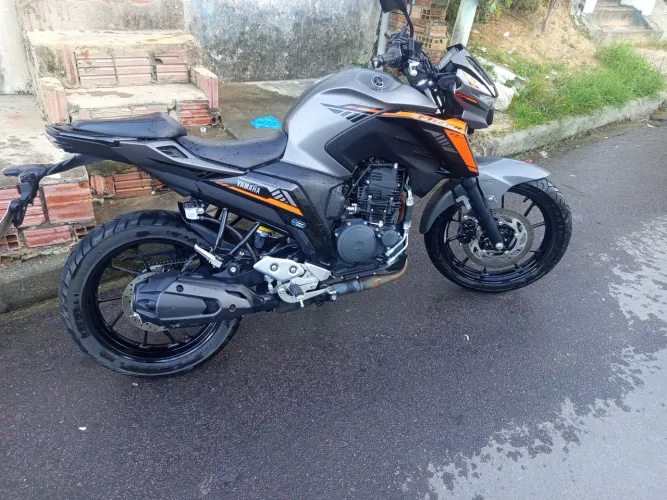 Vende-se YAMAHA FAZER 250