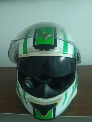 Capacete Scorpion importado ( Suíça) infantil T.56