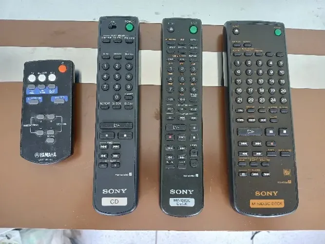 Controles remotos aparelhos de som diversos
