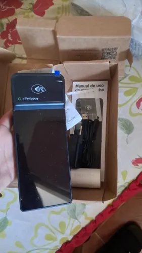 Vende-se máquina de cartão infinitepay, novinha nunca usada com carregador na caixa 