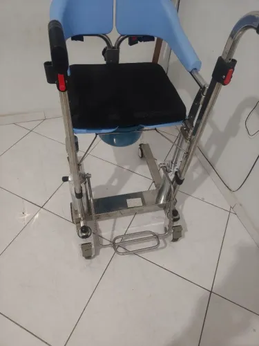Cadeira de rodas banho e alimentação