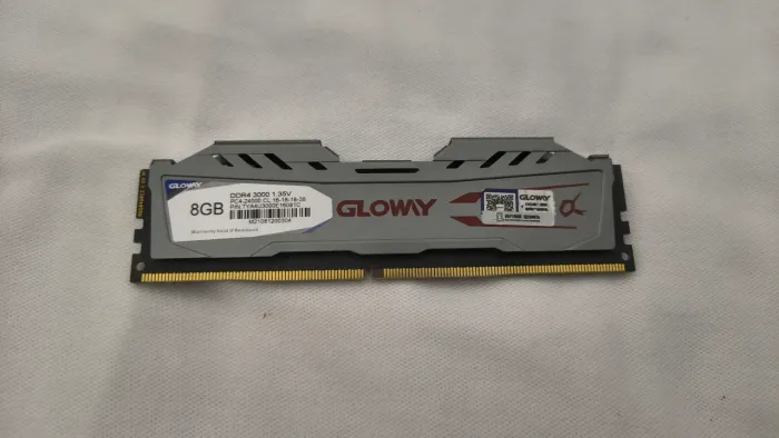 Memória RAM Gloway 8GB DDR4 3000MHz c/ Dissipador