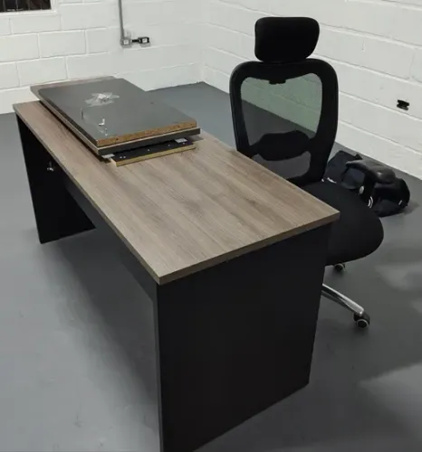Mesa de escritório + cadeira