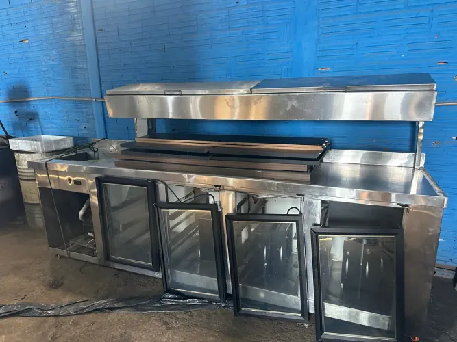 Balcão refrigerado condimentador