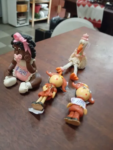 Jogo de enfeites artesanais.