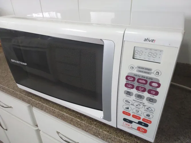 MICROONDAS BRASTEMP 31 LITROS BEM NOVO ESTOU NA ZN BAIRRO PQ NOVO MUNDO 