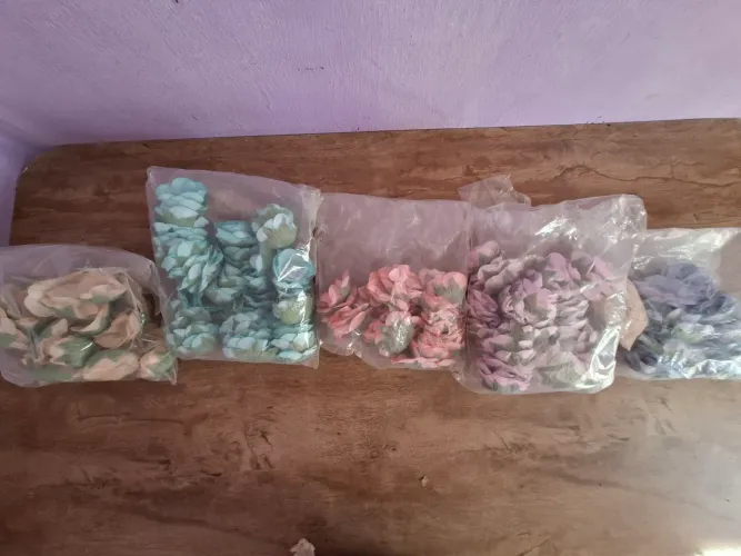 215 forminhas de doces ( festas) em tons pasteis