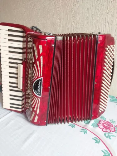 Acordeon Camerano 120 baixos.