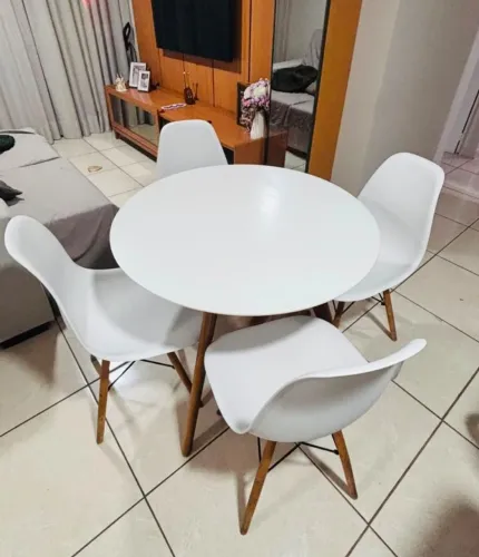 Mesa e cadeira