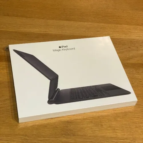Teclado Magic Keyboard Ipad PRO M4 / M5 13 POL (preto) Original Apple - Caixa Lacrada