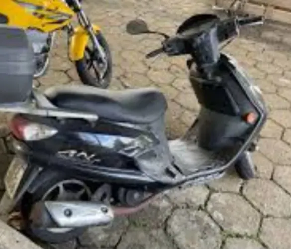 Burgman 125 carburada para retirada de peças 