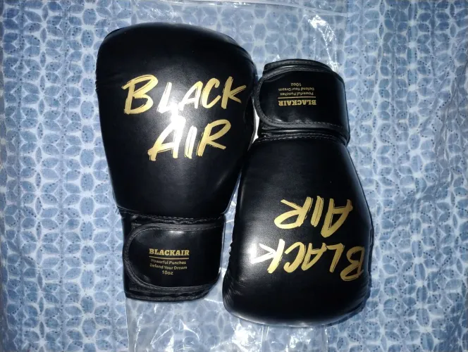 Vendo luva de boxe 10z Black Air