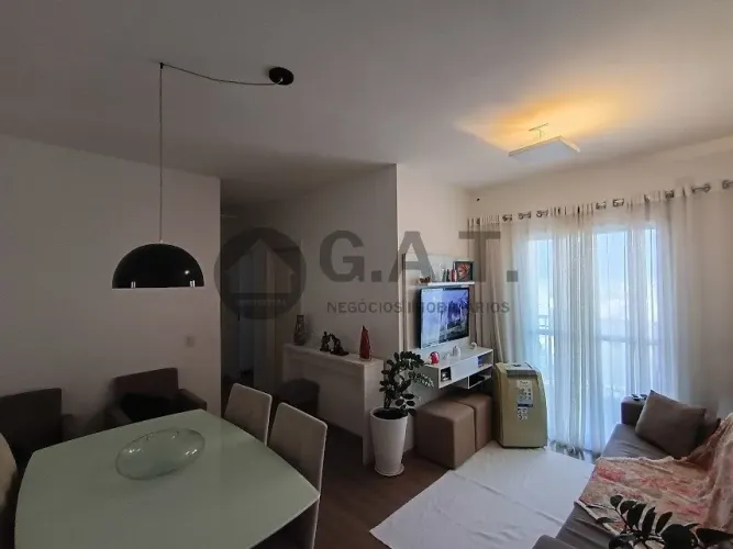Apartamento à venda em Sorocaba-SP no Jardim São Carlos: 2 quartos, 2 salas, 1 banheiro, 1