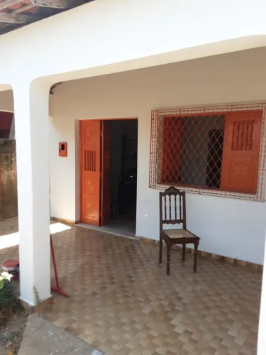 Casa a venda, 03 quartos 02 banheiros
