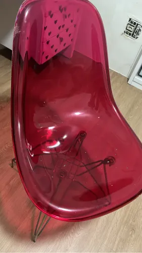 Cadeira Rosa transparente 