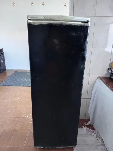 Vende-se geladeira