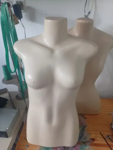Expositor manequim femino busto