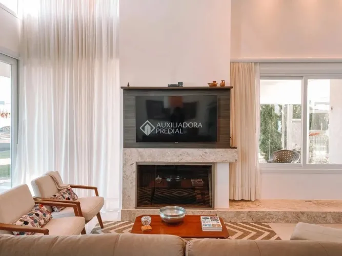 Casa de condomínio à venda no bairro Rainha do Mar com 192 m² e 4 dormitórios/quartos.