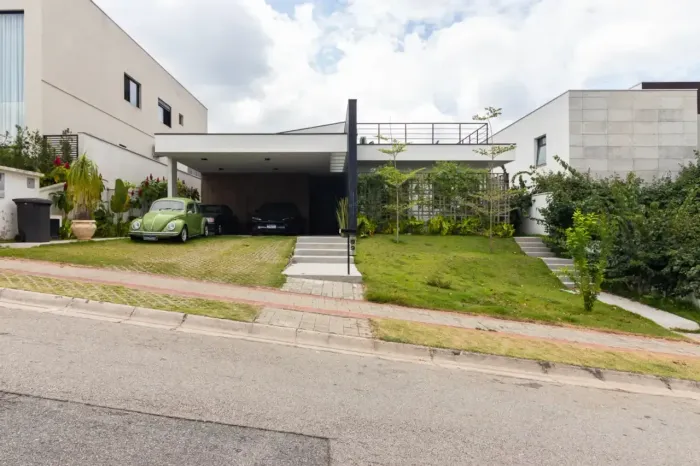 Casa em Condomínio Itahyê: 3 Suítes, Piscina e Varanda Gourmet em Santana de Parnaíba