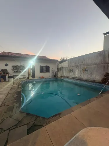 Casa totalmente Térrea com piscina e area de churrasco