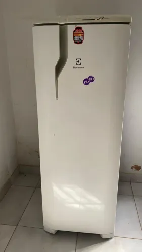 Geladeira Electrolux Duplex - Refrigerador e Freezer - Degelo Manual