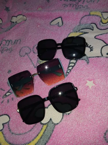 Óculos de sol novos lindos 25$ a unidade 