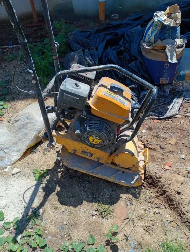 Placa vibratória compactador de solo e asfalto