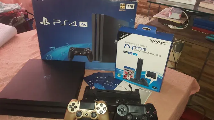Ps4 pro 1TB com base de carregamento