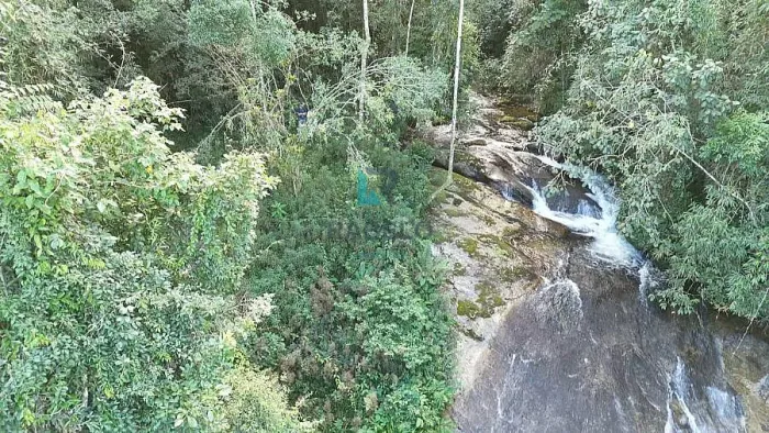 SÍTIO COM CACHOEIRA PRIVATIVA / VISTA PANORÂMICA/ MATA