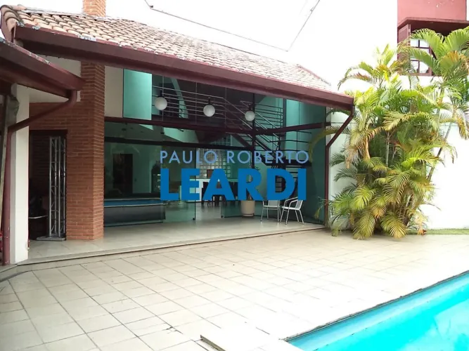 CASA ASSOBRADADA - MORUMBI - SP