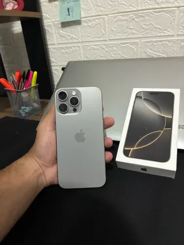 iPhone 16 Pro Max
