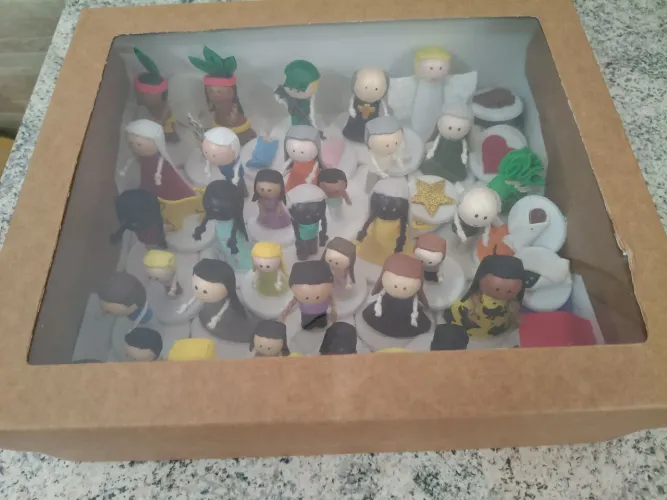 Vendo kit de bonecos constelação familiar na água/mesa