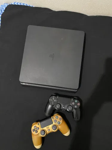Ps4 de 1TB dois controles e 8 jogos