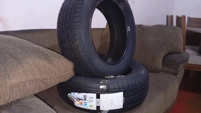 Estou vendendo pneus novos.